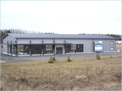 Vihdin Autotalo — teräsrunkoinen liikerakennus