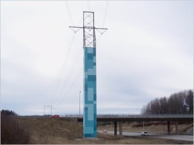 Maisemoitu suurjännitepylväs