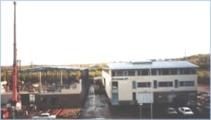 Konalan teollisuushallin teräsrunko rakennusvaiheessa